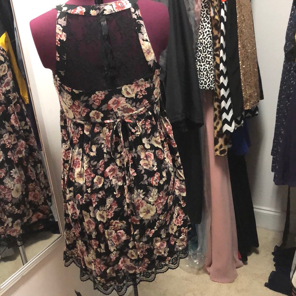 Dress - Picture 2 of 2